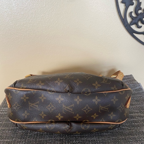 Authentic Louis Vuitton Tulum PM shoulder bag.SD0036 - Picture 2 of 14